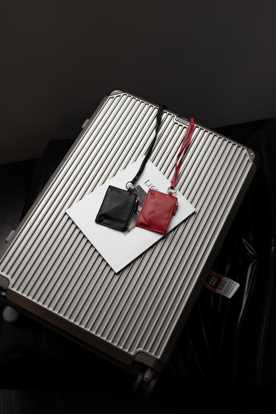 TUMS LEATHER CARD HOLDER - Maroon